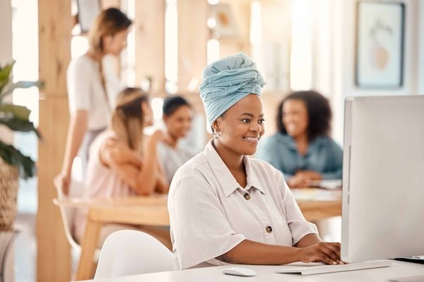 Pourquoi les petites entreprises et les indépendants doivent-ils contacter une agence web ?